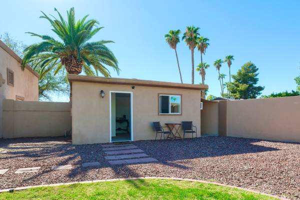 $1,175 / 1br - 260ft2 - **PRIVATE STAND-ALONE SCOTTSDALE CASITA GUESTHOUSE ON LARGE PROPERTY** (Scottsdale- Near Cactus & 60th Street)64024997855746121