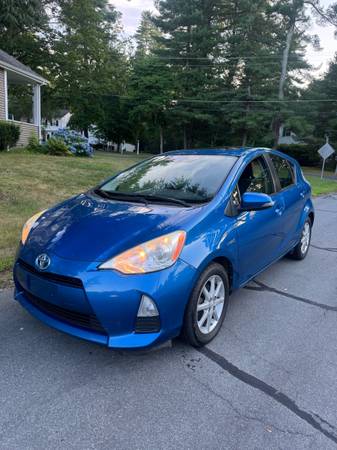 Toyota Prius C (equipado con acabado completo) - $6,250 (Stoughton)63623750913155122