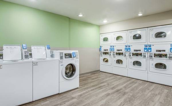 $1,904 / 1br - Oferta Especial para Gerentes el Primer Mes - ¡Una Alternativa Inteligente a un Apartamento! (5001 W 79th Street, Burbank, IL)63781350802945124