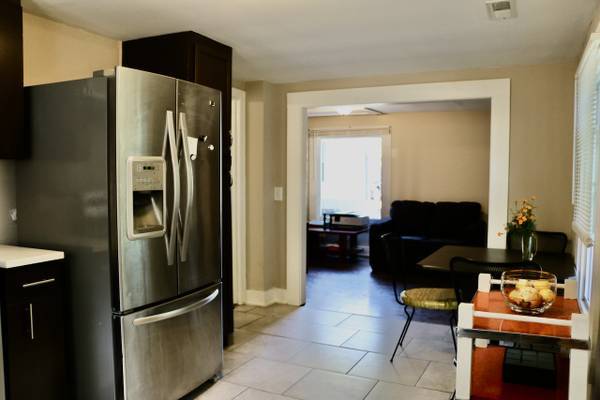 $1,995 / 2br - 1200ft2 - Joya de 2 habitaciones en East Nashville: amueblado, apto para mascotas, excelente ubicación (East Nashville)63673267612417121