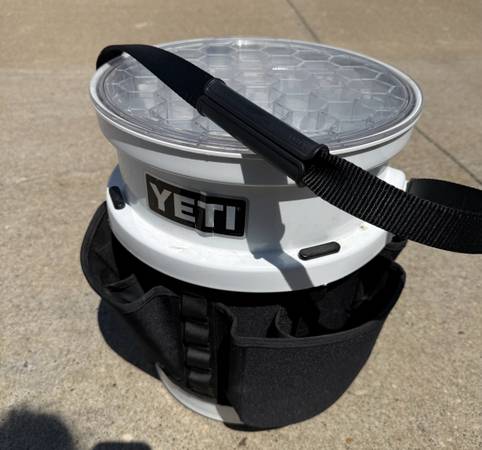 Yeti LoadOut Bucket with Lid and Utility Gear Belt in White 1