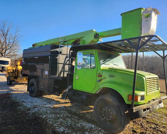 99 international bucket truck & chipper 1