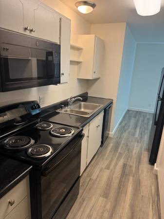$2,250 / 1br - 810ft2 - Come On Home!! Cozy 1 Bdrm 1 Bath With a Den Just Waiting For You! (san leandro)63940544788995121