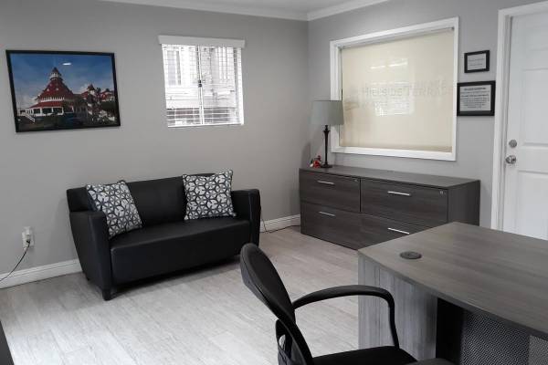 $2,655 / 2br - 900ft2 - Aire Acondicionado, Piscina, Estacionamiento Cubierto (3262 College Pl., Lemon Grove, CA 91945)63621323289475121