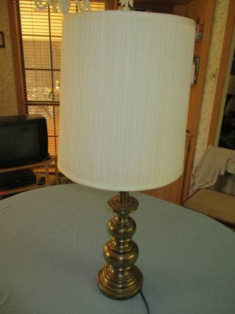 SEVERAL TABLE LAMPS 1