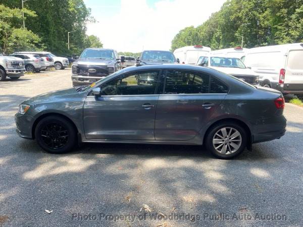 2015 *Volkswagen* *Jetta Sedan* *SE* Gris - $4,500 (Subasta de Autos Públicos de Woodbridge)63481758633857124