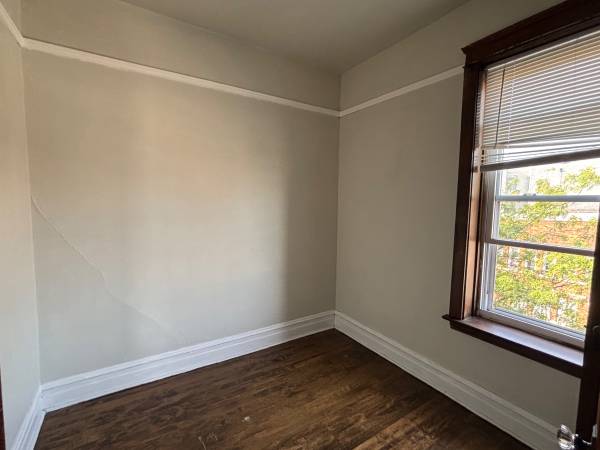 $2,000 / 2br - $2,000 / 2br - Wrigleyville Top Floor 2 Bed w/Outdoor Space. (Lakeview)63781279740673124
