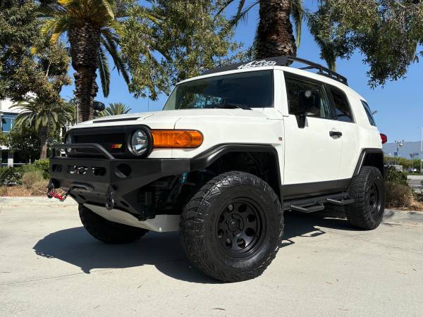 2011 Toyota FJ Cruiser 4x4 Stunning 1