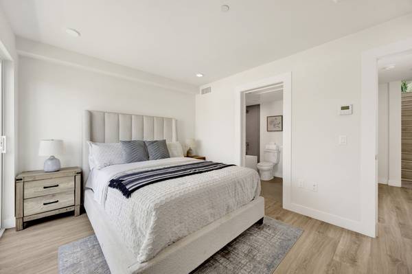 $3,700 / 4br - 1796ft2 - Welcome to Andrea Lane. Newly built, light-filled three story home (Sun Valley)63840113538947123