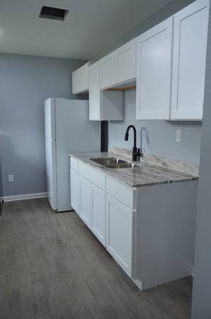 $1200.00 / 3br - Fully Renovated 3 Bed 1 Bath unit in Broussard Complex63857517539073123