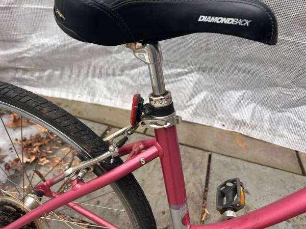 Giant Cypress DX 24 velocidades, bicicleta híbrida de crucero, tamaño mediano - $150 (Ridgefield, Connecticut)63470438958595124