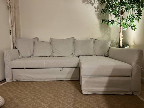 HOLMSUND PULL OUT COUCH 1