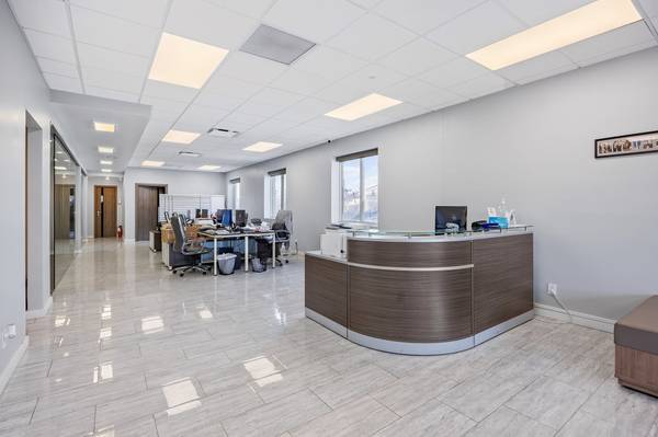$2,649,000 / 6700ft2 - Beautifully Maintained Warehouse With Renovated Offices! (Gravesend)64033634591107123