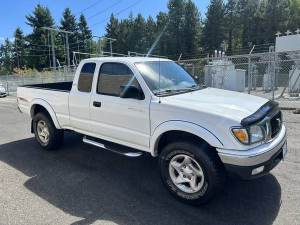 2002 Toyota Tacoma Xtra Cab SR5 TRD Off Road 4WD V6 --Manual, Clean-- - $14,950 (Kirkland)63469750711171122