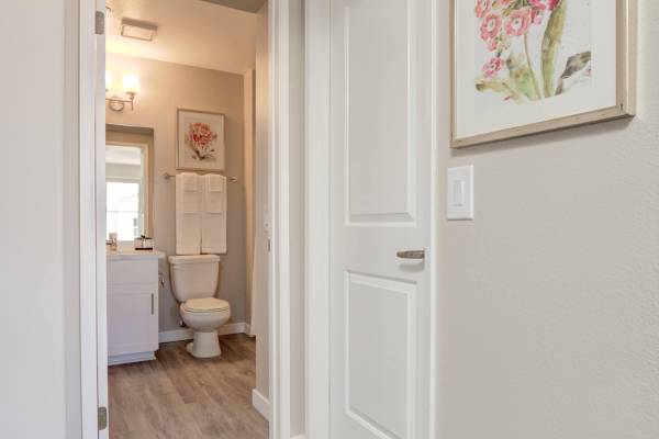 $2,849 / 2br - 1049ft2 - Updated 2BR Townhome with Pool View –Apply Today ! (18005 W. Anne's Circle, Los Angeles, CA)63912984543235124
