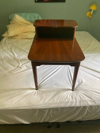 Night stand 1
