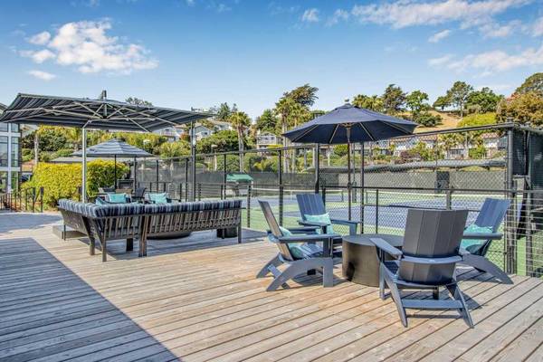 $5,465 / 2br - 1155ft2 - Situated in Mill Valley!, 2 Bed, Waterfront Views (mill valley)63994247440386122