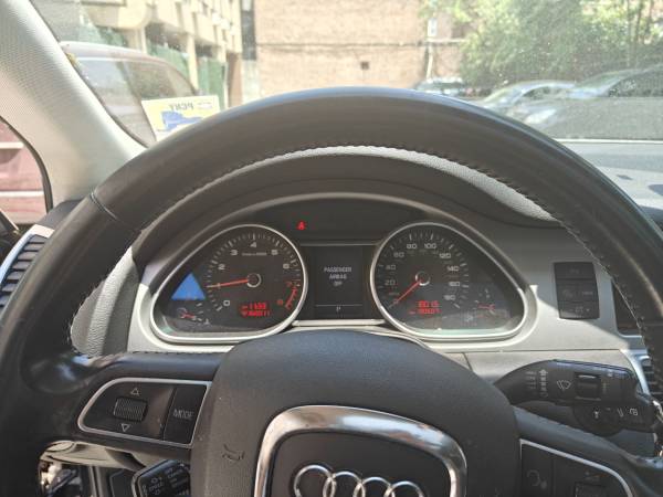Audi q7 2010 Black - $3,999 (Brooklyn)63497176536067123