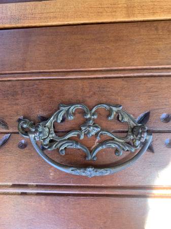 Armario antiguo para lavabo - $275 (Carlsbad)63470107219587123