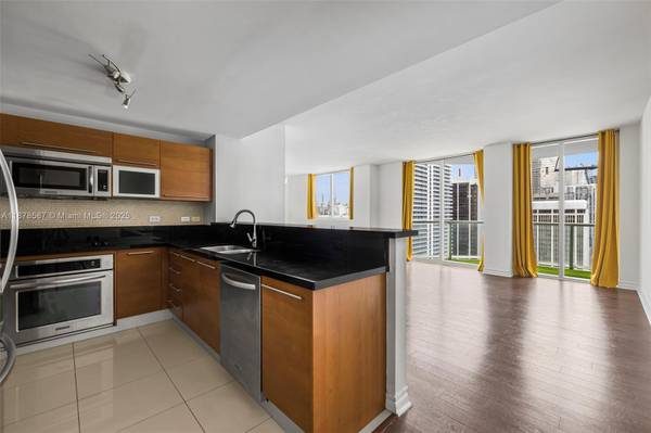 $4,500 / 2br - Apartment with stunning views of the Bay (253 NE 2nd St)64051007971586122