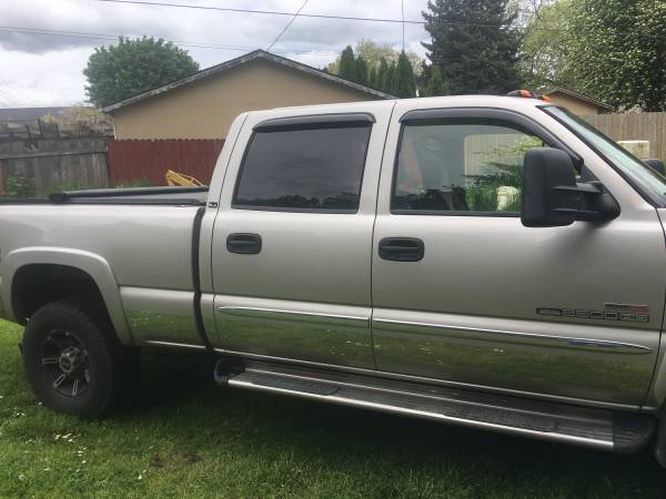¡Impresionante camión! - GMC Sierra Crew Cab 2005, 4x4 Duramax - $15,500 (Eugene)63470222139265121