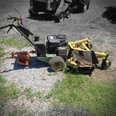 John Deere Commercial walk behind mower - $1,200 (Heiskell)629365880797471216