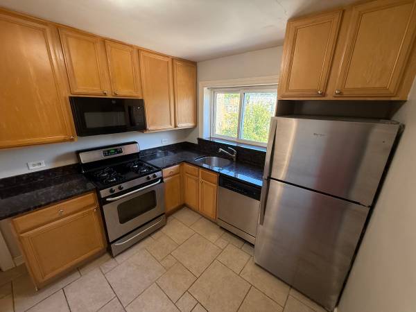 $1,575 / 2br - 2950 3S Large 2BR with dining area, DW, lots of closets, & great light (west ridge)64041646704386120