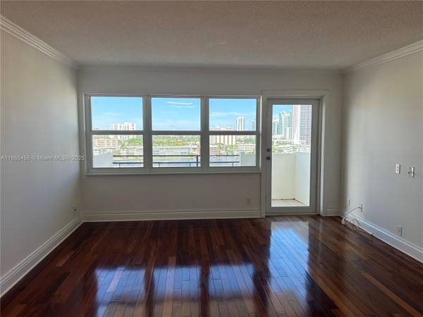 $2,100 / 1br - FABULOUS AND AMAZING 1 BED 1 BATH UNIT (HALLANDALE)63906442261507123