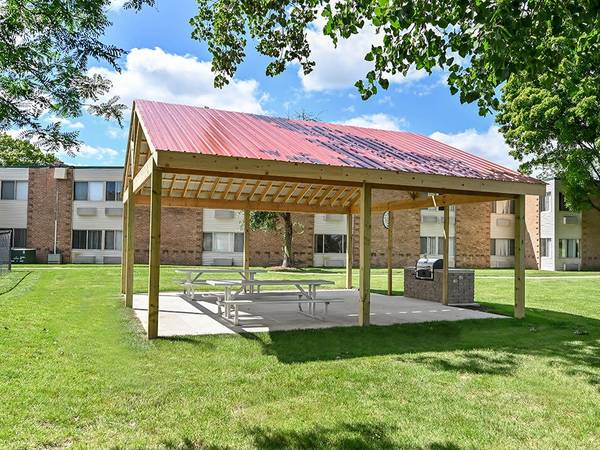 $1,130 / 1br - 710ft2 - Combinando relajación y sofisticación para crear el lugar ideal. (1610 Sunset Ave, Waukegan, IL)63774346362755121
