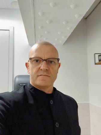 Experienced Italian bartender waiter available for new years eve. Than 1