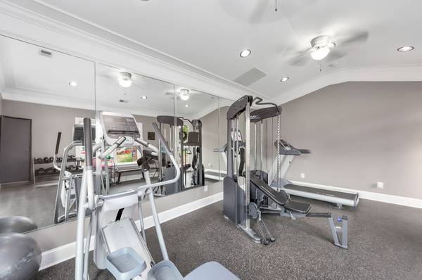 $1,456 / 3br - 1145ft2 - University Village - First. Month. Free! (Jackson)63812779630851123