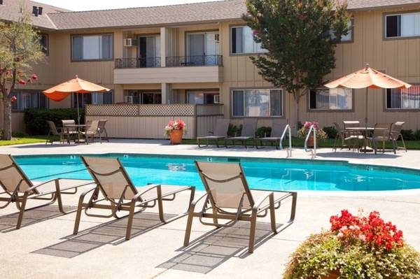 $2,595 / 516ft2 - Includes water, sewer, & trash utility charges! (mountain view)63880014387075123