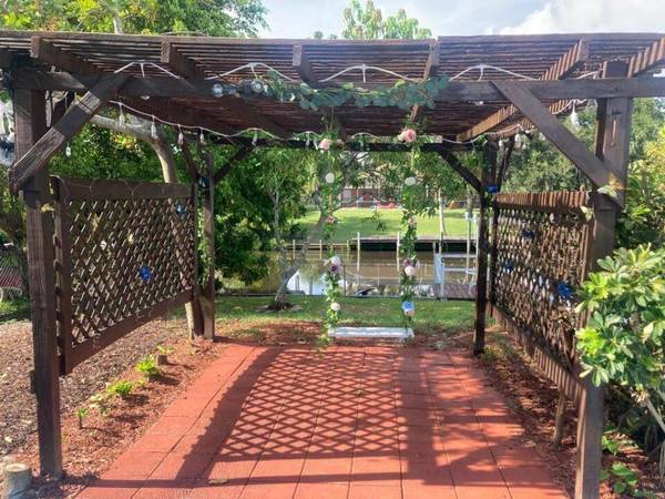 $549,000 / 3br - OWNER FINANCE THIS BEAUTIFUL POOL HOME ON THE WATER WITH 10% DOWN (PORT ST LUCIE)63799984512643123