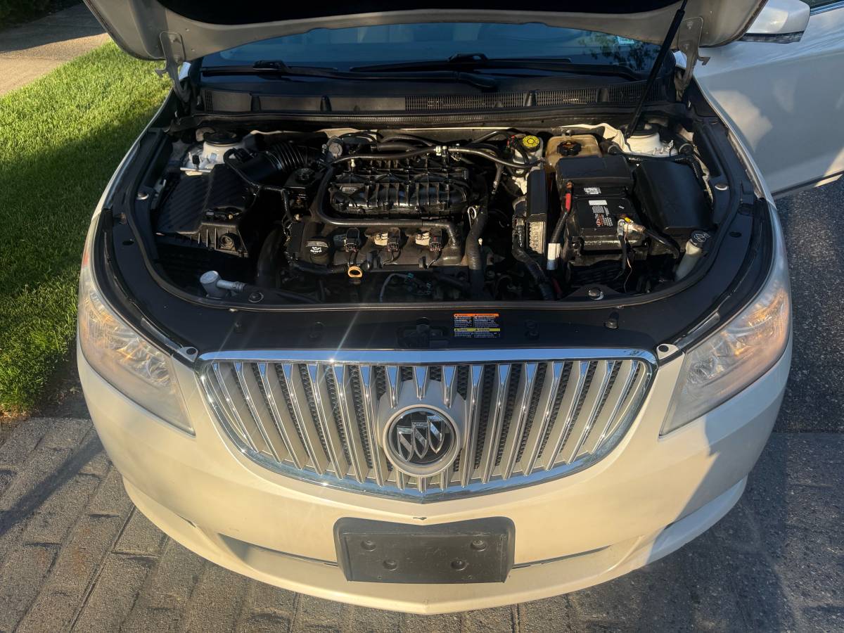 2010 buick lacrosse cxl ( 95.000 m )  white pearl !! 🚐🚐🚐