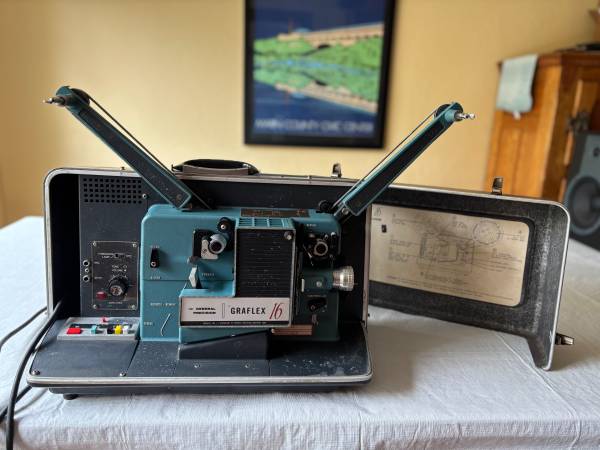 Graflex 16 General Precision 16 mm Movie Projector 1