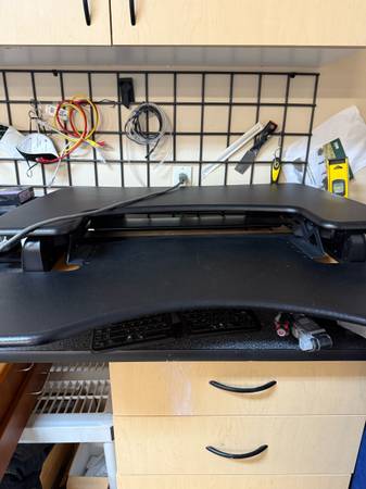 Varidesk adustable desk converter 1