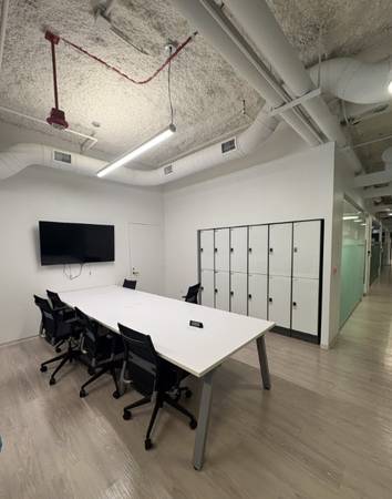 $226 24/7 Access Co Working desk - FREE cold brew (CHICAGO)63959741427330120