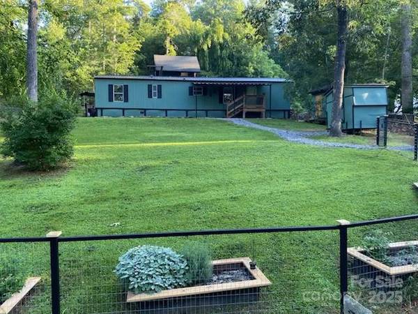 $325,000 / 2br - 0729ft2 - 79 Nile Drive (Hendersonville)64029206403458121