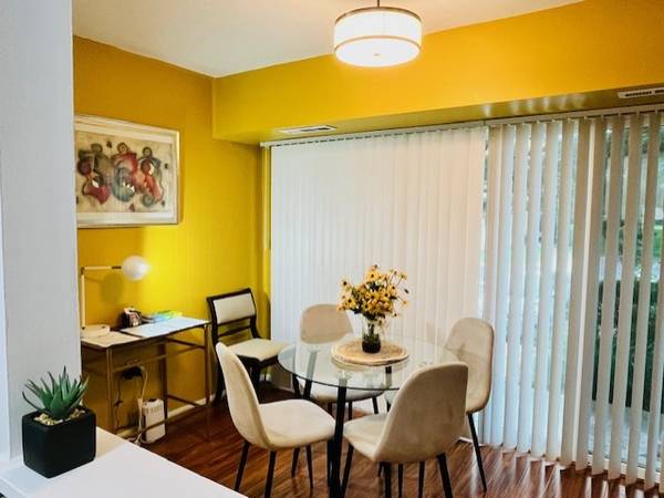 $1,000 / 3br - Furnished room with queen-bed, TV, utilities, parking onsite (Silver Spring, Bel Pre Road)63843415930115124