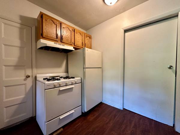 $1,535 / 2br - Fantastic 2 Bedroom on Bates Street! Off-Street Parking! Call Now! (Oakland / South Oakland / Pittsburgh)63664544766721120