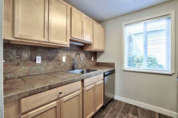 $1,449 / 2br - 803ft2 - Top Floor Home! 🏡🏡 1 Month Free!!! 🤯🥳 (5400 Southwest 180th Avenue, Aloha, OR)63842022218371121