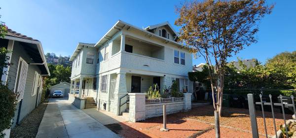 Upstairs 1BR/1BA Apartment in Small Gated 4Plex Craftsman 1