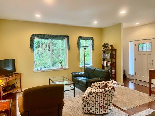 $2,100 / 2br - 01250ft2 - Beautiful 2 bdrm/2.5 bth home in the woods: only 2 miles to downtown! (Port Townsend)63799881370881122