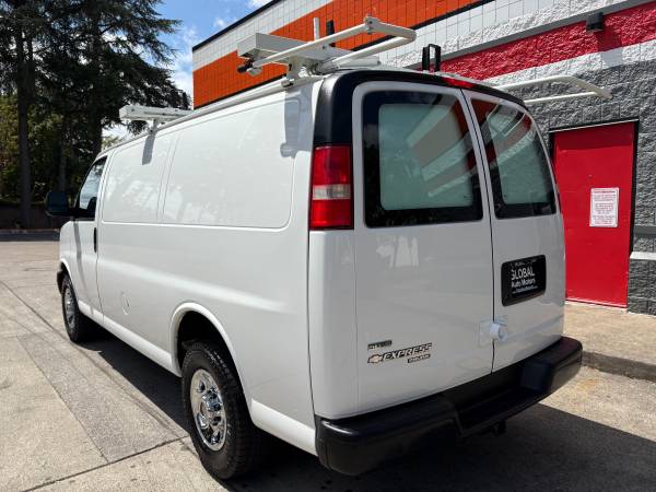 2011 CHEVROLET EXPRESS G2500 297K.MI.CARGO+ROOF RACK WHITE VAN**SALE** - $5,800 (PORTLAND OREGON)63474809836673124