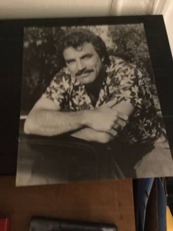 Tom Selleck "Magnum PI" original 8"x10" photo 1