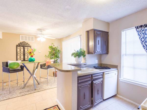 $1,050 / 3br - 1177ft2 - Spacious South Side 3 Bedroom 2 Bath Townhome (2400 Buffalo Gap Road Abilene, TX)63810575446401121