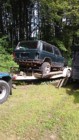 Parting Out A 2 door 1994 4x4 Jeep Cherokee Sport 1