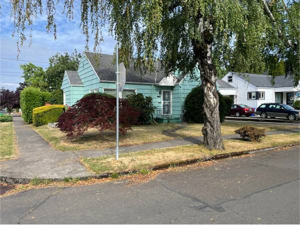 $650 / 3br - 100ft2 - Room available for rent Nov 1st/ South Tabor (South Tabor)63956924817411120