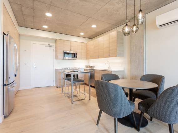 $2,299 / 2br - 1126ft2 - Oportunidad Única: Vida de Lujo de 2 Dormitorios/1 Baño con Terraza en la Azotea, Primero (Sullivans Gulch)63831252481537124