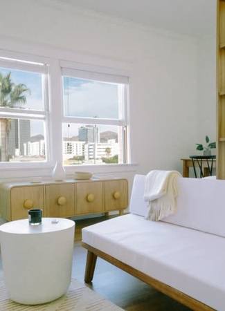 TWO MONTH FREE SPECIAL - SPACIOUS STUDIO APARTMENT IN HOLLYWOOD!! 1